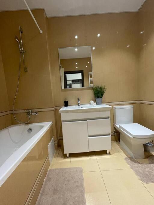 Sky House Premium Apartment In City Center Kiszyniów Zewnętrze zdjęcie